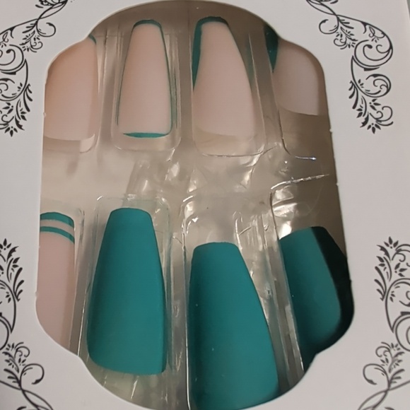 3 Beautiful Nail Collection New In Box - Picture 4 of 6